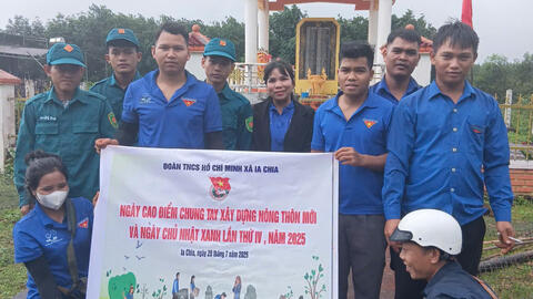 Đoàn thanh niên xã Ia Chia tổ chức hưởng ứng ngày cao điểm chung tay xây dựng Nông thôn mới và ngày chủ nhật xanh lần thứ IV, năm 2025